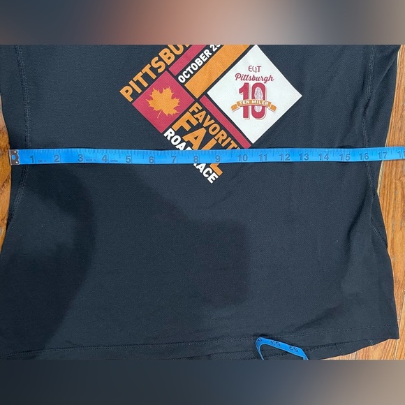 The North Face Black Graphic Tee - Picture 6 of 10